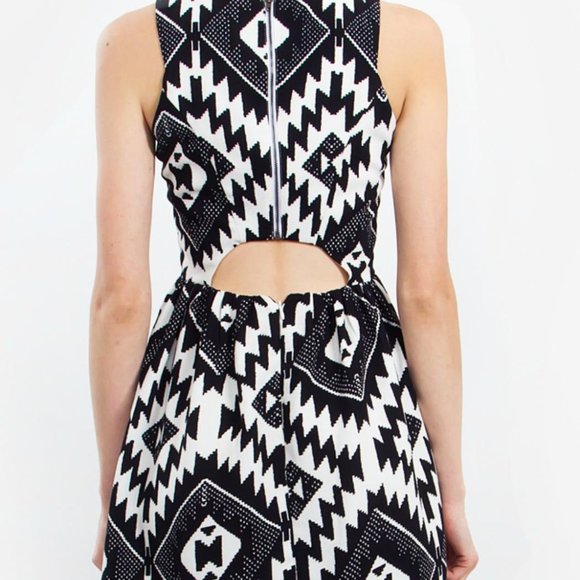 Sugarlips Aztec Dress - Picture 2 of 6